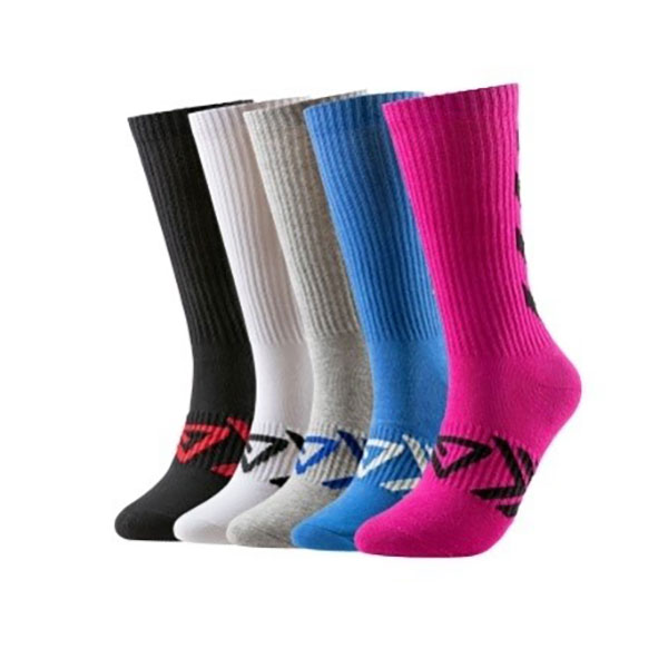 Kepiye milih Kaos kaki olahraga kanggo olahraga musim panas?